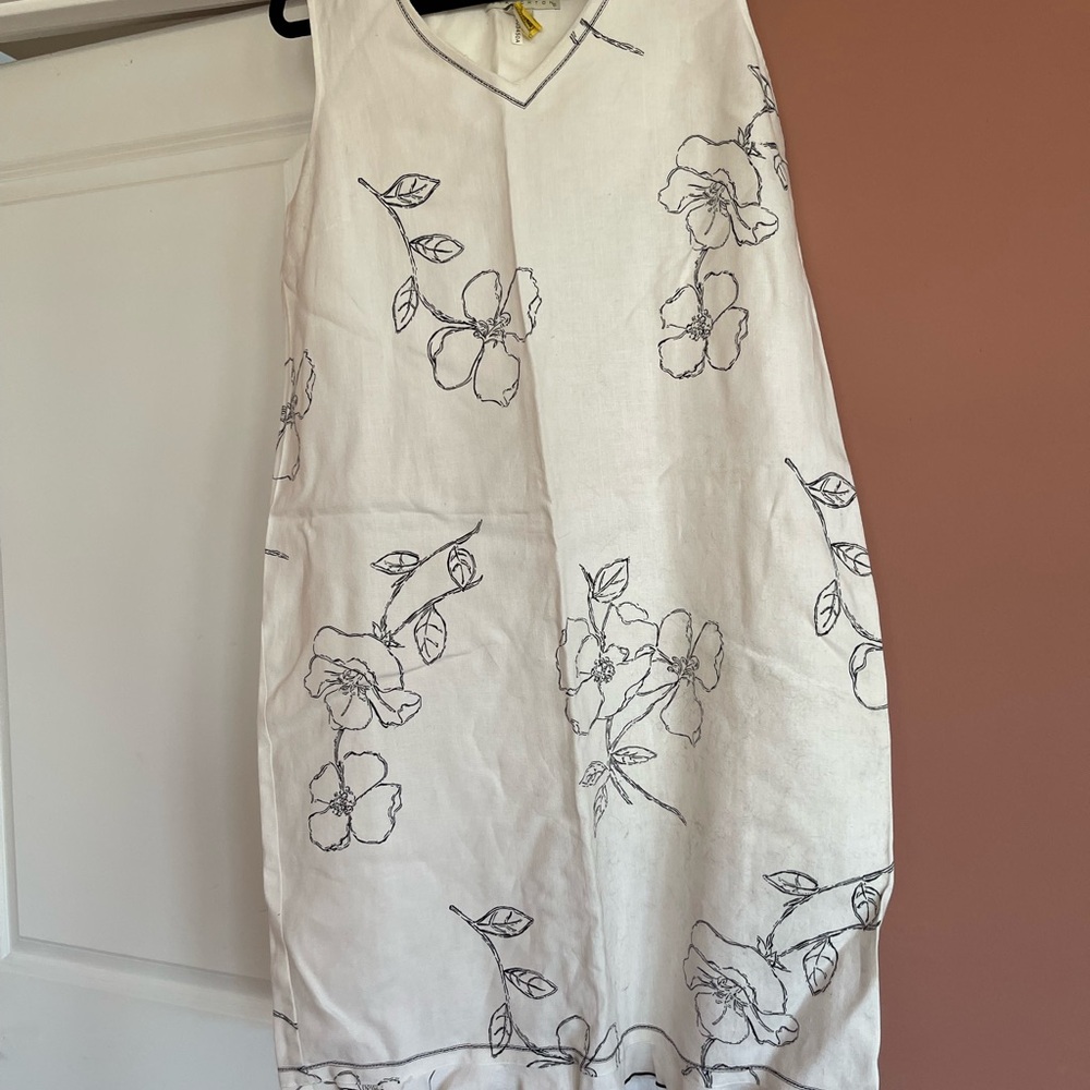 100% linen shift dress. Knee length. White with black floral design.